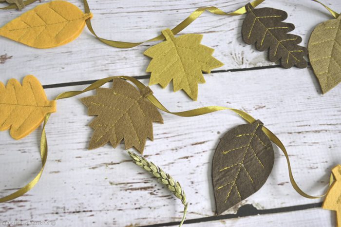 decorar las ventanas con hojas de fieltro