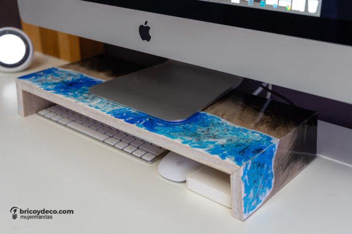 soporte para monitor decorado con resina epoxi
