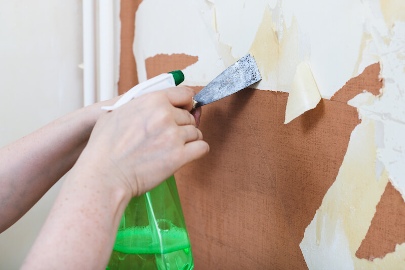 preparar la pared antes de colocar papel pintado