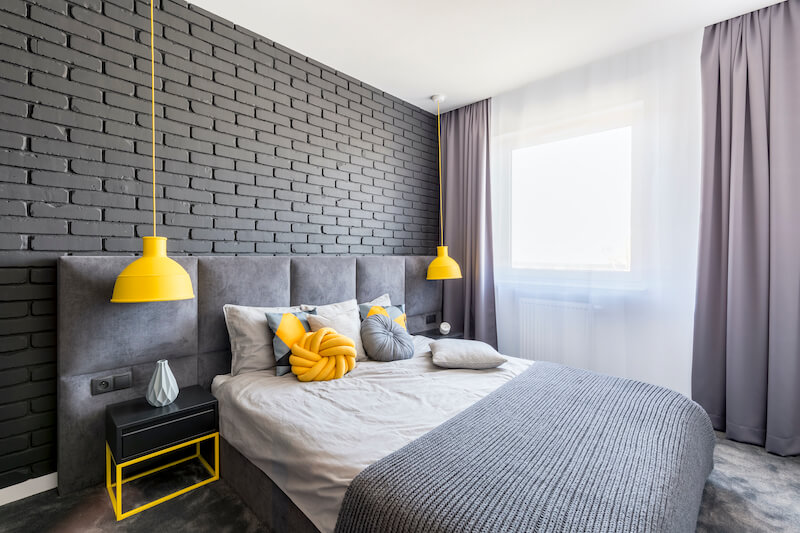 aislar las ventanas del dormitorio con cortinas con aislante térmico
