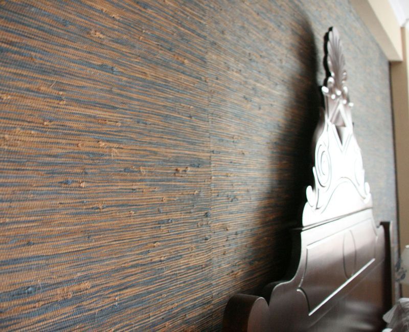 Pared revestida con papel pintado