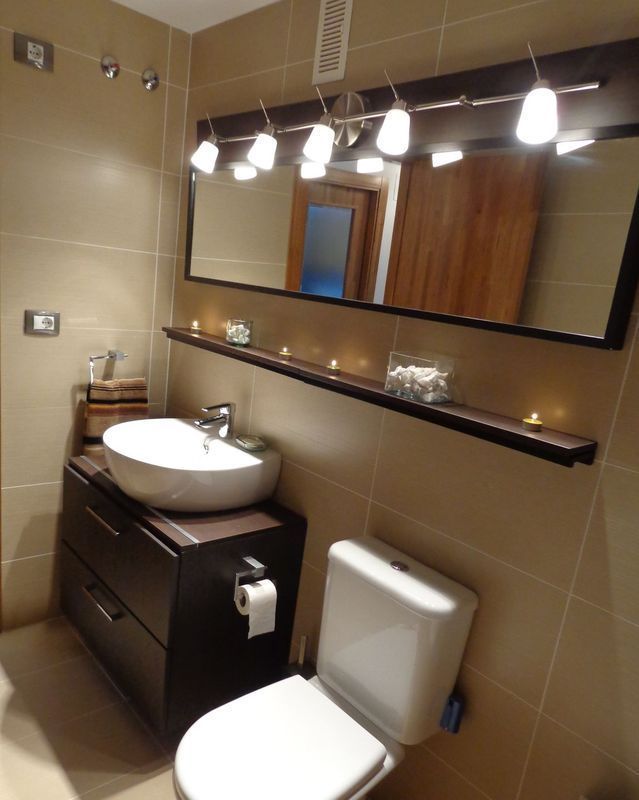 Mueble lavabo, espejo y balda