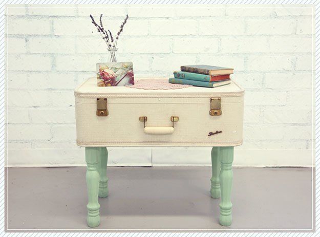 decorar con maletas y reciclar como mesita auxiliar