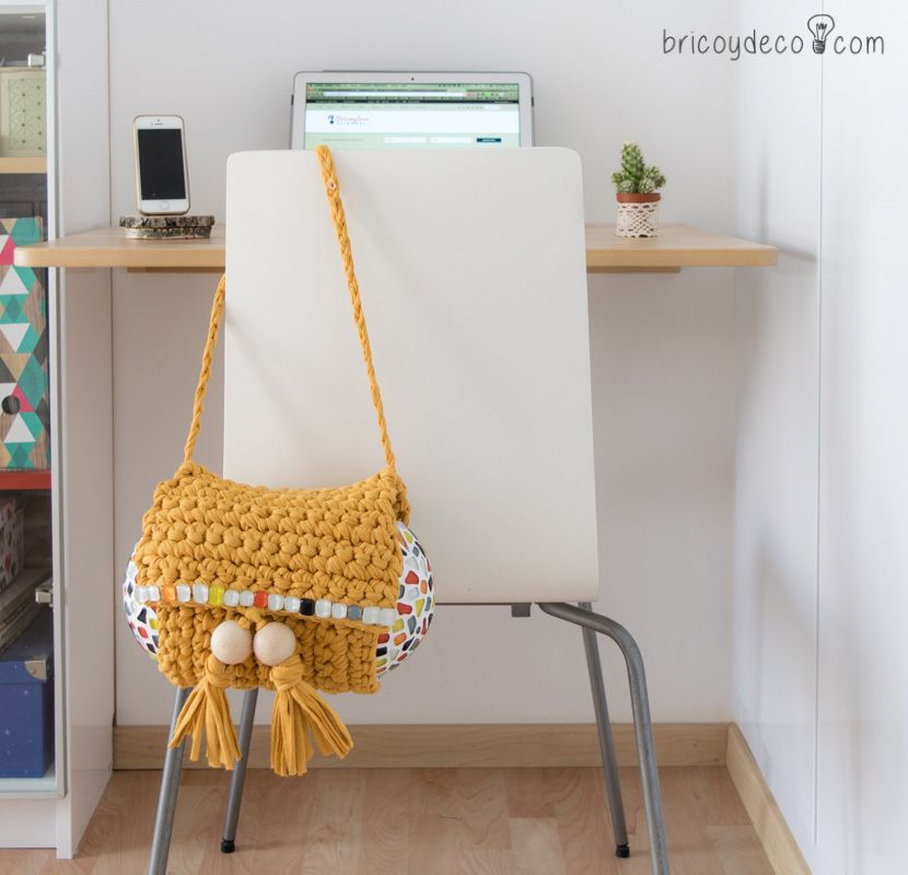 bolso de trapillo con solapa y mosaico