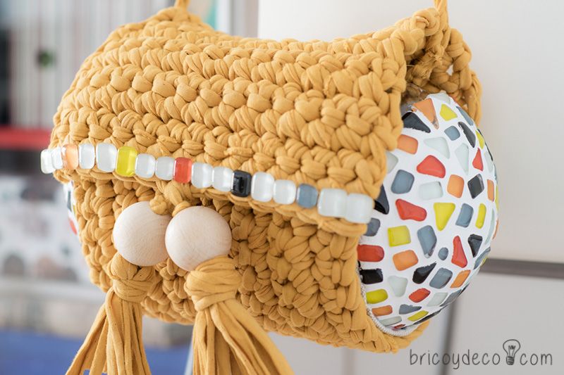 bolso de trapillo con solapa y mosaico