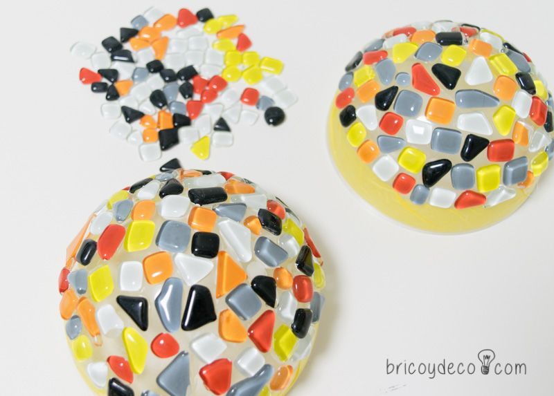 cómo hacer un bolso de trapillo con solapa y mosaico