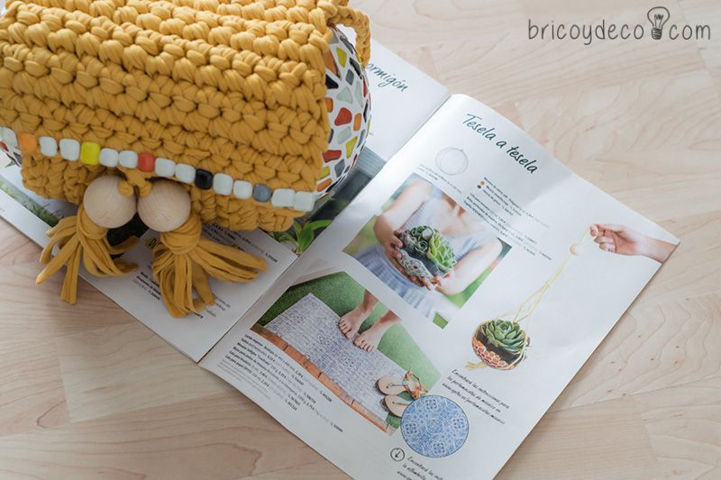 bolso de trapillo con solapa y mosaico