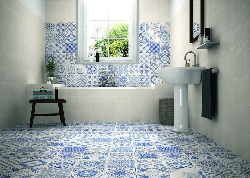 ideas para decorar con baldosas hidráulicas el baño