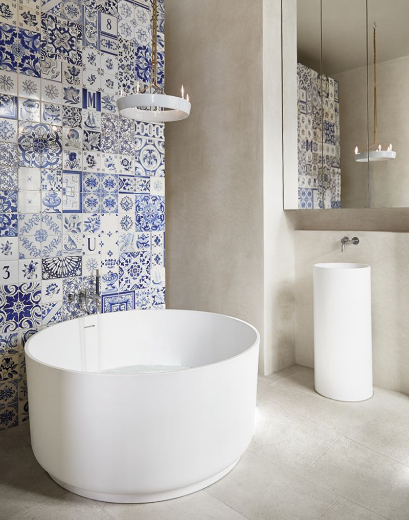 ideas para decorar con baldosas hidráulicas el baño