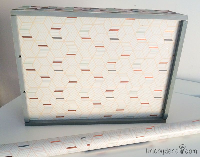 reciclar una caja de vino con papel de regalo