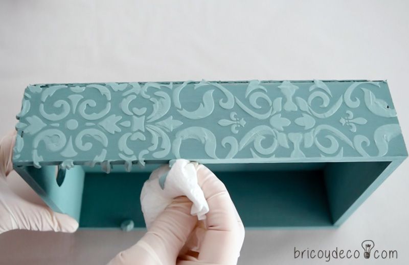 cómo hacer stencil con pasta relieve