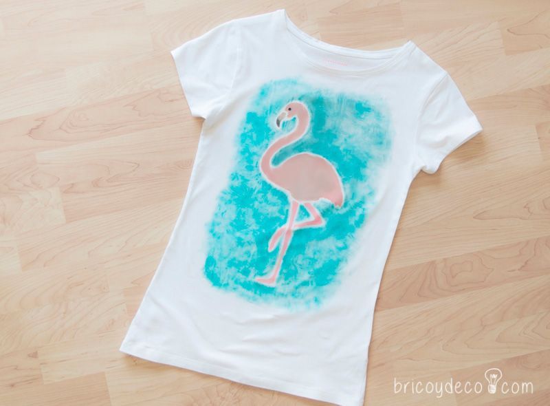personalizar una camiseta con stencil y Markal Paintsticks