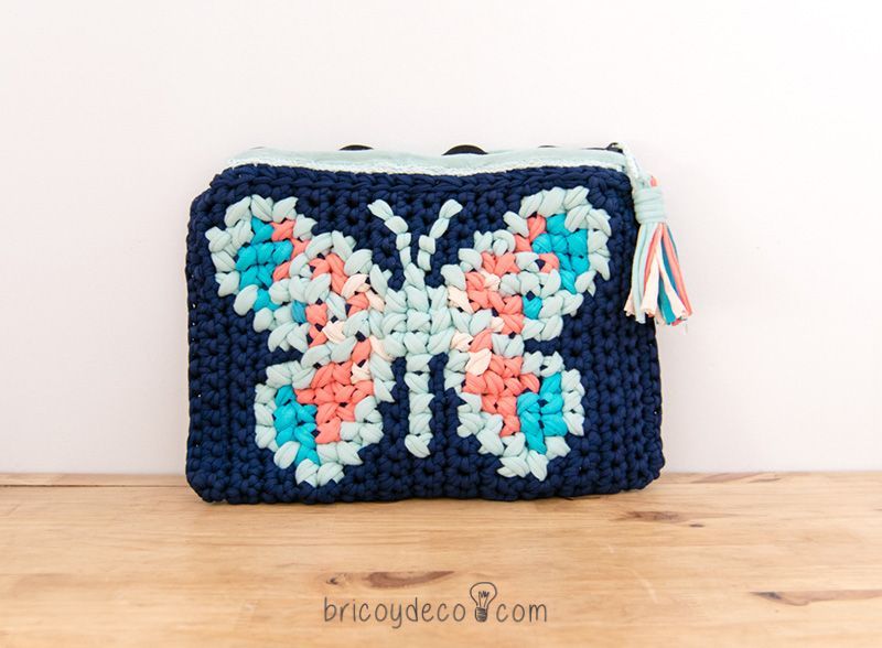 bolsos de trapillo originales hechos con punto de cruz