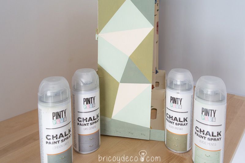 motivos geométricos con chalk paint spray