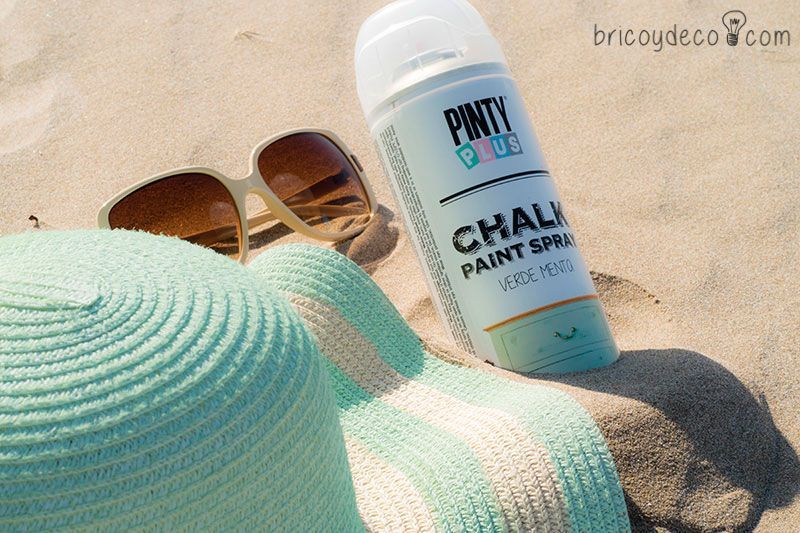 personalizar sombrero de playa con pintura en spray