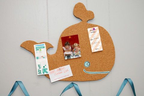 tablero de corcho con forma de ballena