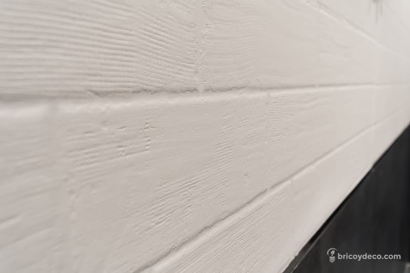 tendencia en baldosas: pared de ladrillo visto