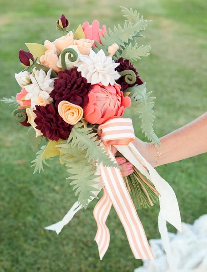 ramos de fieltro para novias