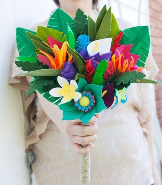 ramos de flores de fieltro para novias