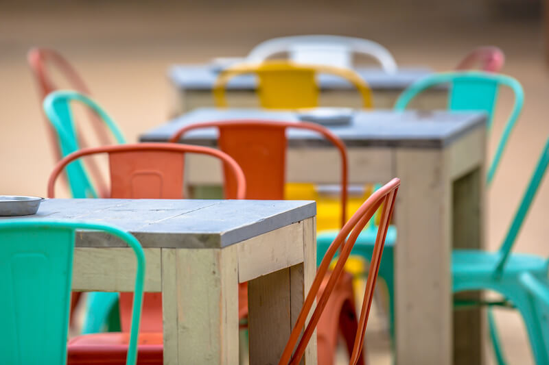 con qué productos proteger los muebles de exterior