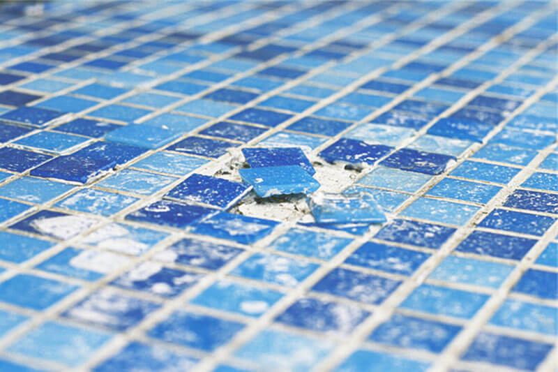 reponer el gresite de la piscina
