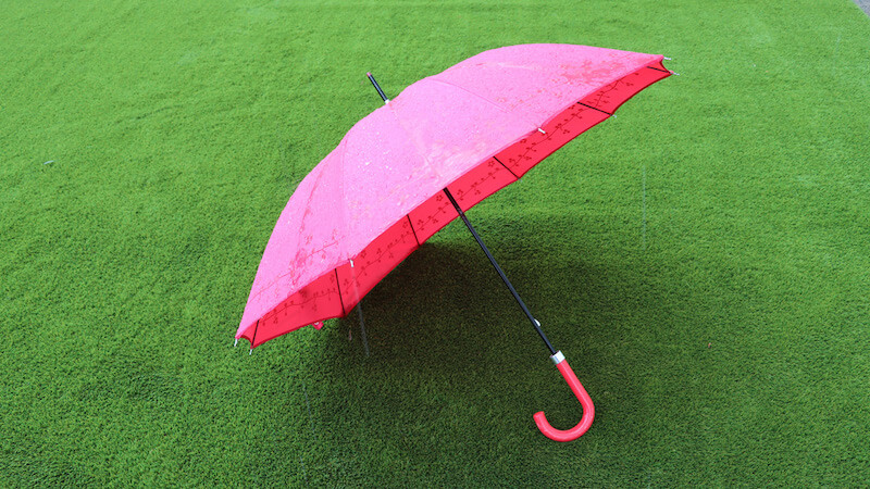 cuidar el césped artificial en invierno