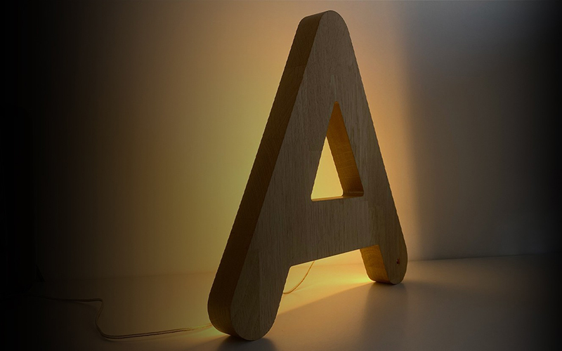 letras luminosas de madera