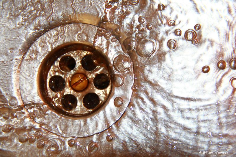 agua hirviendo para eliminar la sosa cáustica de las tuberías