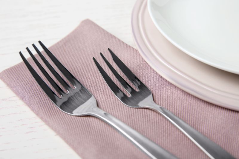 qué cubertería elegir para una cena especial