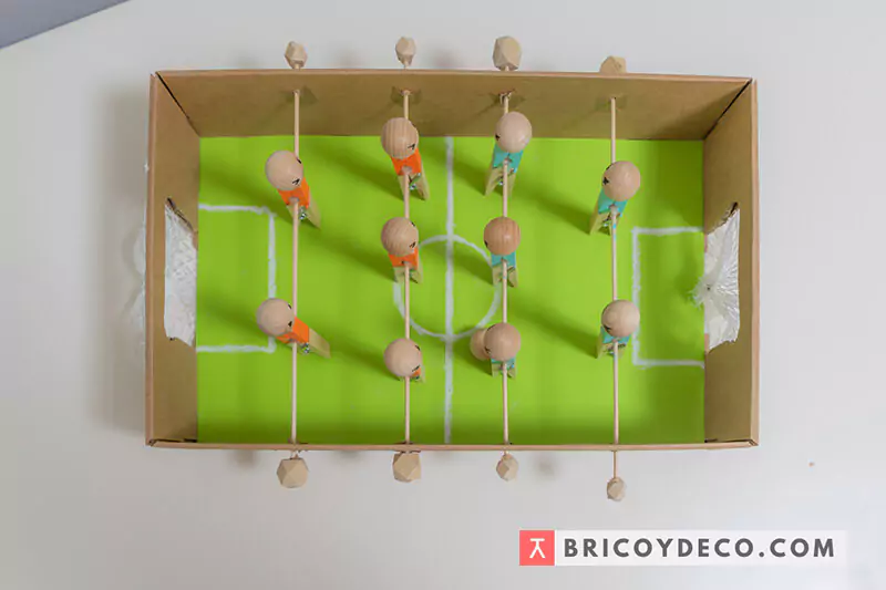futbolín de cartón DIY