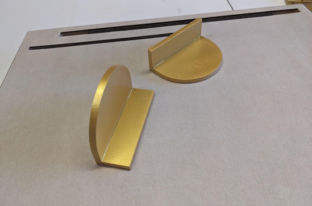 Tiradores de un mueble pintados con aerógrafo